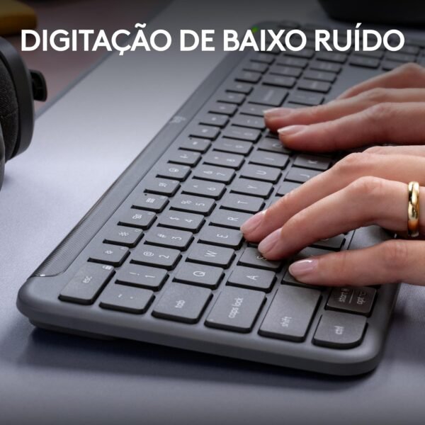 Teclado Sem Fio Logitech Signature Slim K950 COMMANTEIRO EAST -SWITCH Para ate 3 Dispositivos, Digitaça Silenciosa, Conexão Bluetooth OU Receptor USB Logi Incluso E Layout Us Intl - Grafite - Image 6